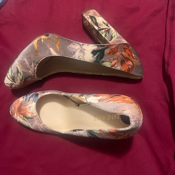 Nine West Leroux Chunky Heel Floral Velvet Pumps - Picture 2 of 3